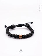 Pulsera de Cuero Trenzado con Detalle en Acero Cobrizo – Hecha a Mano