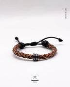 Pulsera de Cuero Trenzado con Detalle en Acero Matte Oscuro – Hecha a Mano