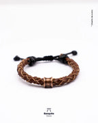 Pulsera de Cuero Trenzado con Detalle en Acero Cobrizo – Hecha a Mano