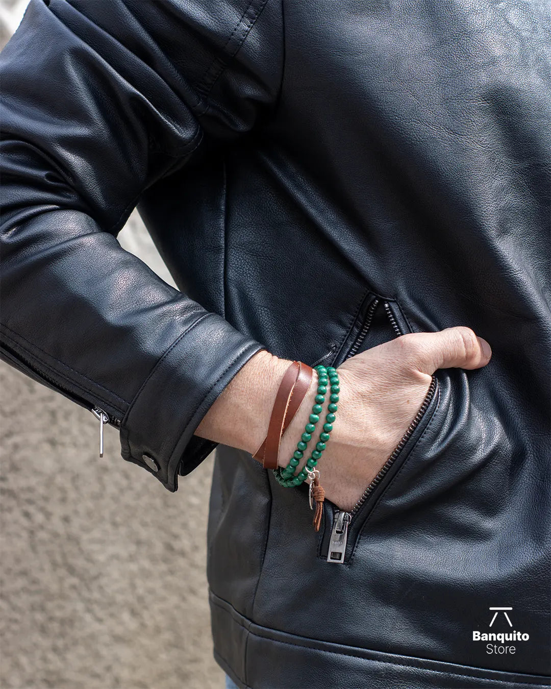 Pulsera Malaquita Natural del Congo y Cuero Cruzado para Hombre | Banquito Store