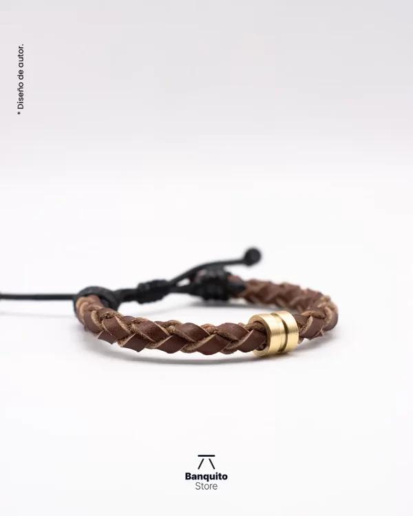 Pulsera de cuero café con argolla dorada - Imagen 2