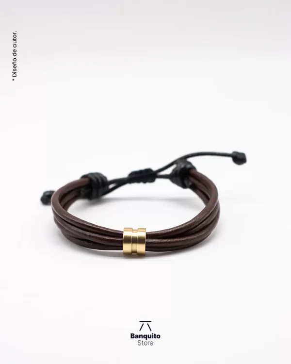 Pulsera de Cuero Café con Argolla Dorada – Diseño Masculino