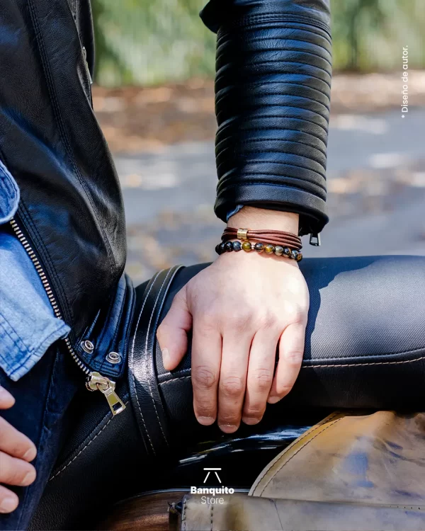 Pulsera de Cuero Café con Argolla Dorada – Diseño Masculino - Imagen 3