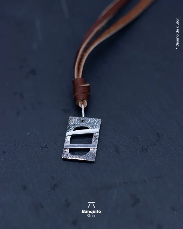 Collar de Plata Texturizada con Hueco Central – Diseño Artesanal - Imagen 2
