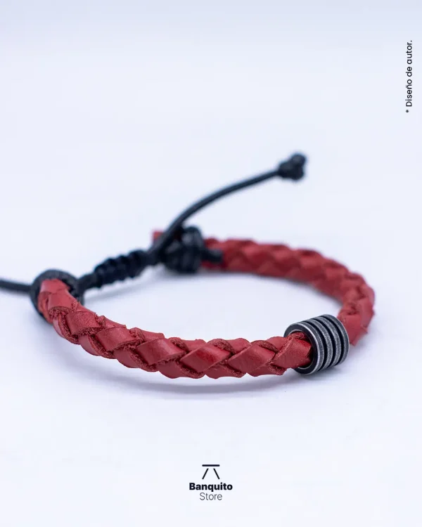 Pulsera de Cuero Roja con Argolla Plateada Envejecida - Imagen 2