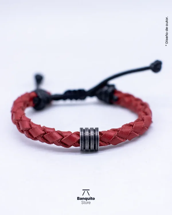 Pulsera de Cuero Roja con Argolla Plateada Envejecida